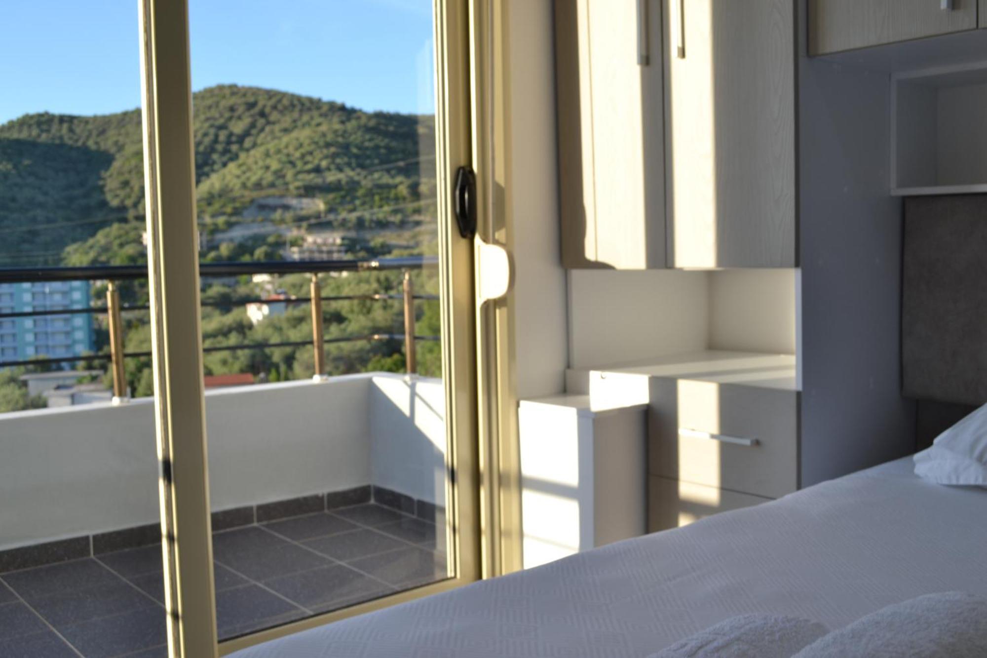 Seaview Penthouse Terrace & Garage Appartement Vlorë Buitenkant foto